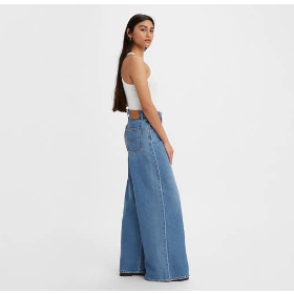 Levi’s XL Flood Jeans NWT size 30x32
Super cute and sold out.